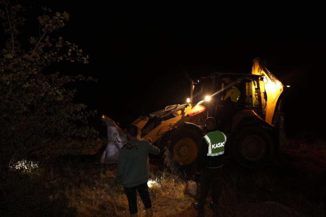 Sel ve heyelanın vurduğu ilimizde mahsur kalan 40 kişi kurtarıldı, 1 kişi kayıp 2